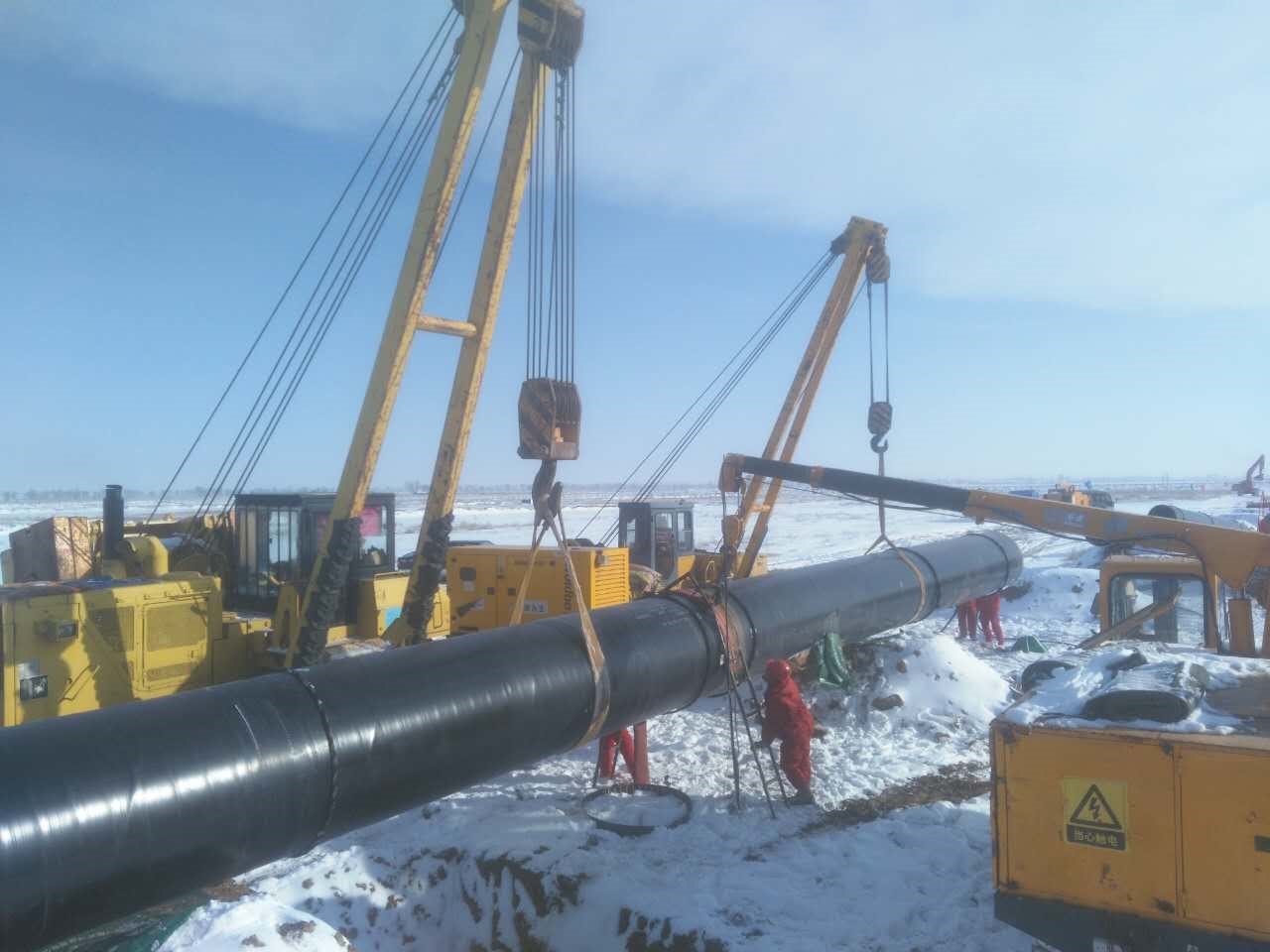 管道全位置全自動(dòng)焊機(jī)施工現(xiàn)場