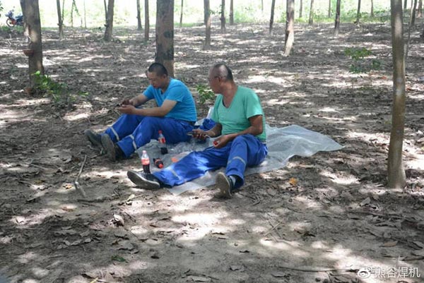 焊工掌握全自動焊接工藝的場景