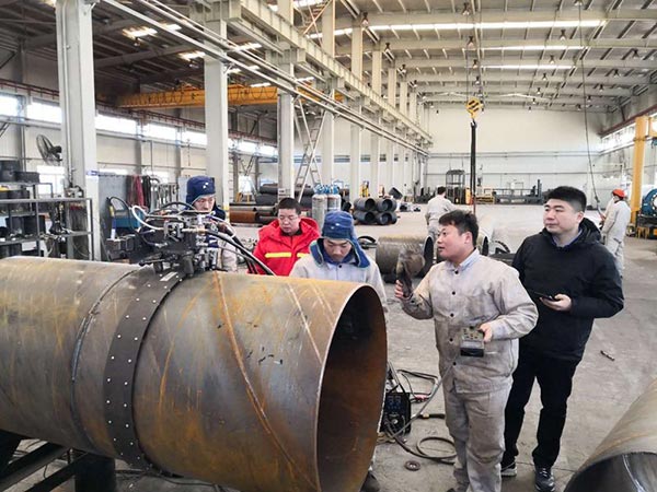 現場正在使用熊谷管道焊機做焊接演示